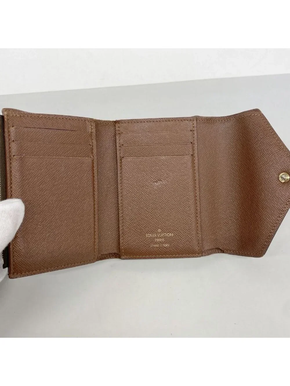 Louis Vuitton odors material model